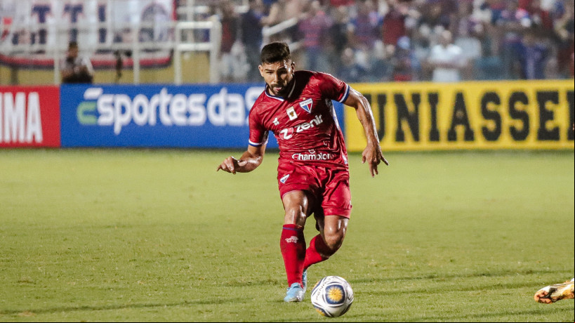 Atacante Silvio Romero no jogo Fortaleza x CSA, no PV, pela Copa do Nordeste 2023