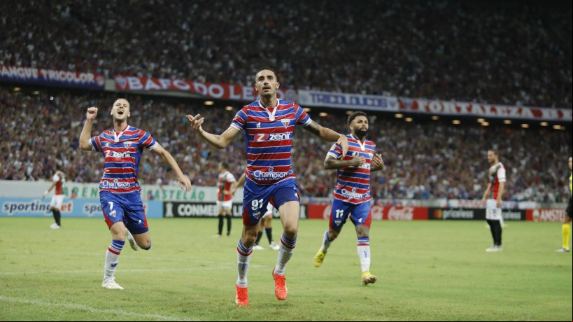 FORTALEZA, CE, BRASIL,02.03.2023: Thiago Galhardo, jogador do Fortaleza comemora gol no Jogo pela Copa Libertadores da América, Fortaleza vs Maldonado, arena Castelão.
