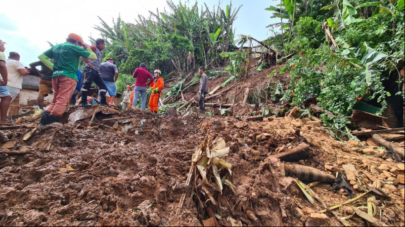 Deslizamento de encosta no município de Aratuba, a 126 km de Fortaleza.
