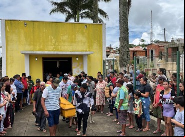Velório e enterro das vítimas aconteceram no centro de Aratuba nesta sexta-feira, 17 