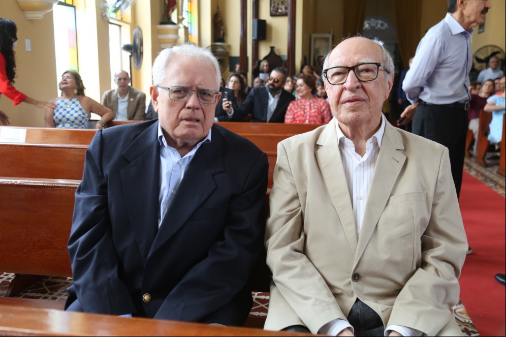 Os ex-governadores do Ceará, Gonzaga Mota e Lúcio Alcântara, estiveram presentes na cerimônia de posse Os ex-governadores do Ceará, Gonzaga Mota e Lúcio Alcântara, estiveram presentes na cerimônia de posse