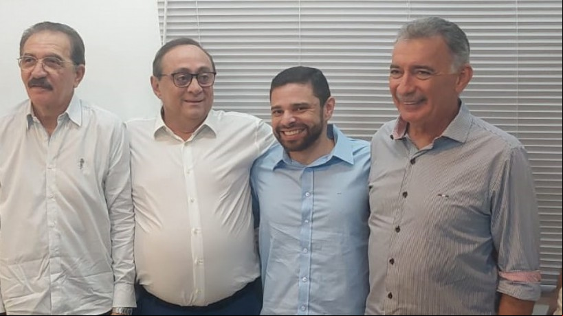Tin Gomes com ex-colegas de Assembleia, na posse