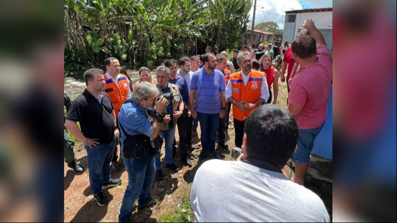 Com as fortes chuvas no município de São Benedito, o rio Arabé transbordou e ruas e residências de moradores da área ficaram alagadas