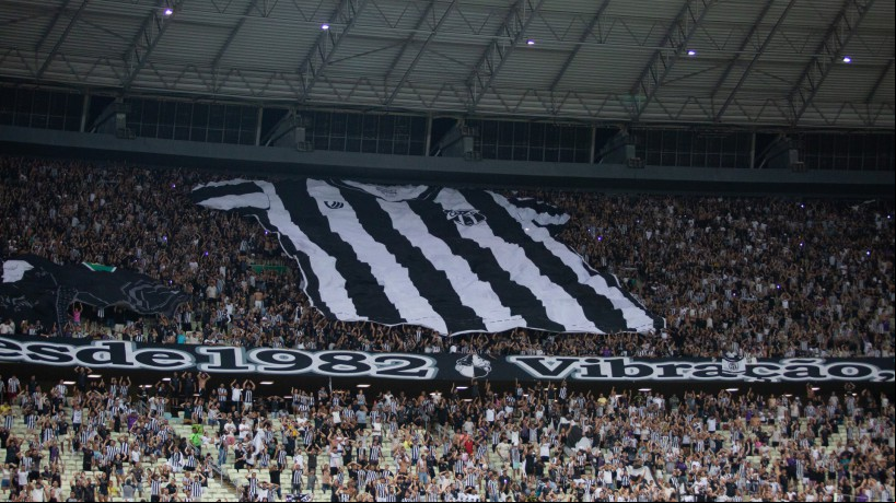Torcida do Ceará no no jogo Fortaleza x Ceará, na Arena Castelão, pela Copa do Nordeste 2023