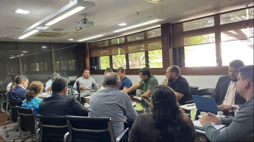 Reunião entre representantes dos professores da Rede Estadual e do Governo do Estado durou mais de três horas