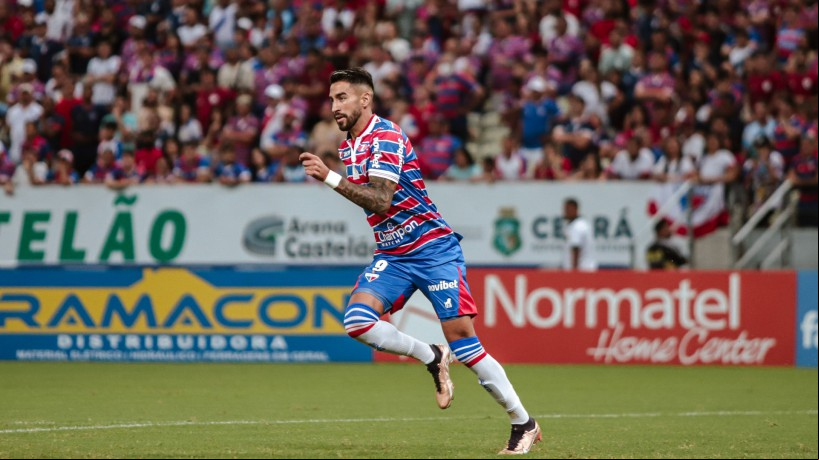Atacante Lucero no jogo Fortaleza x Ferroviário, na Arena Castelão, pelo Campeonato Cearense 2023