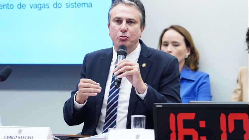 MINISTRO da Educação, Camilo Santana, na Comissão de Educação da Câmara dos Deputados