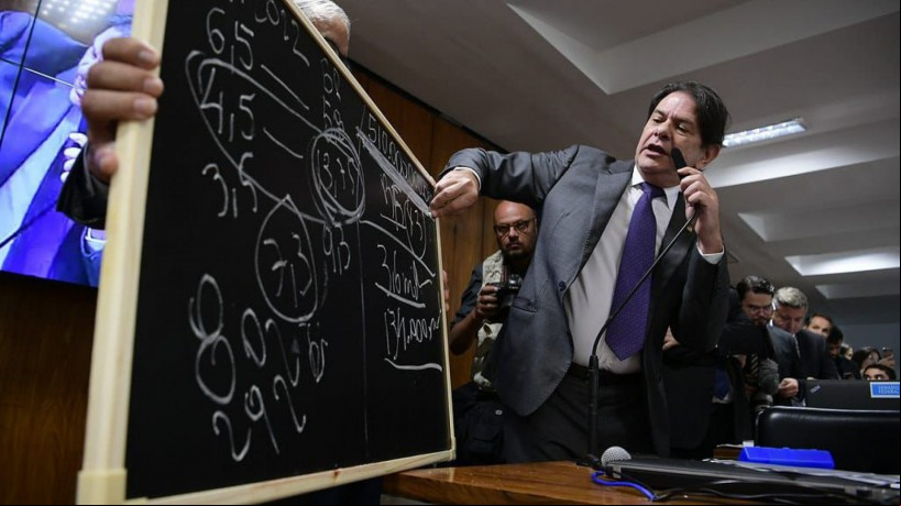O senador Cid Gomes (PDT) durante sessão da Comissão de Assuntos Econômicos (CAE) do Senado