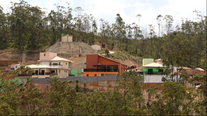 Tragédia em Mariana: 4 famílias recebem chaves de casas reconstruídas
