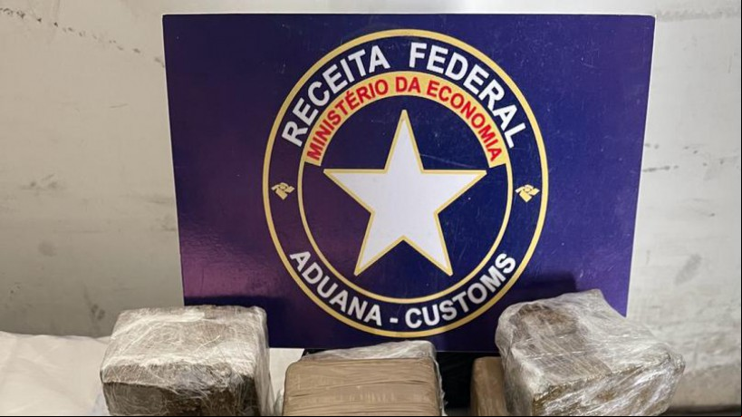 Material foi encontrado com ajuda do agente canino Scooter