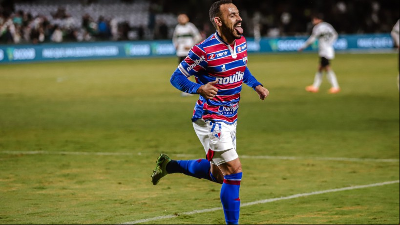 Atacante Moisés no jogo Coritiba x Fortaleza, no Couto Pereira, pelo Campeonato Brasileiro Série A 2023