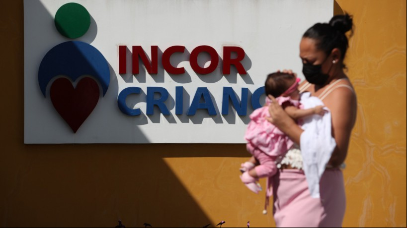 FORTALEZA, CE, BRASIL,24.05.2023: Micaele Ferreira, mãe de paciente. Incor Criança lança campanha para construção de sede. Parque Manibura.