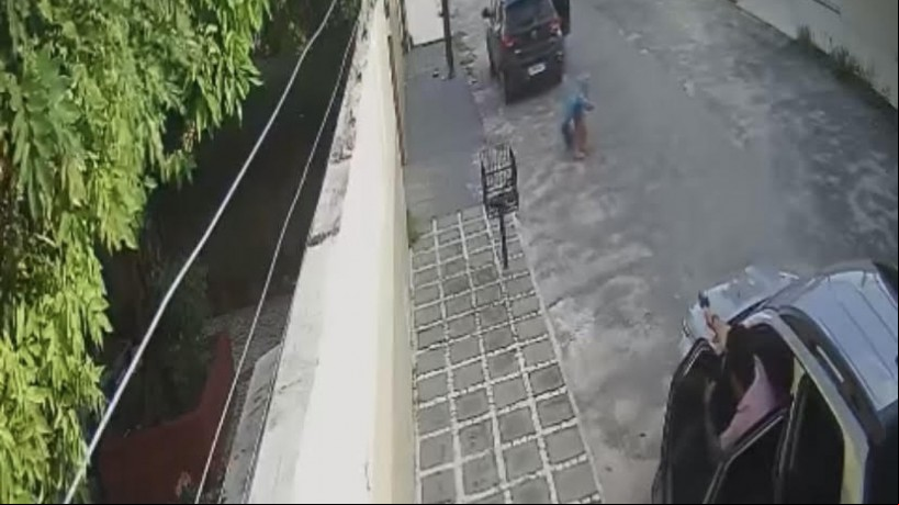 Imagens mostram a troca de tiros no bairro Montese, em Fortaleza