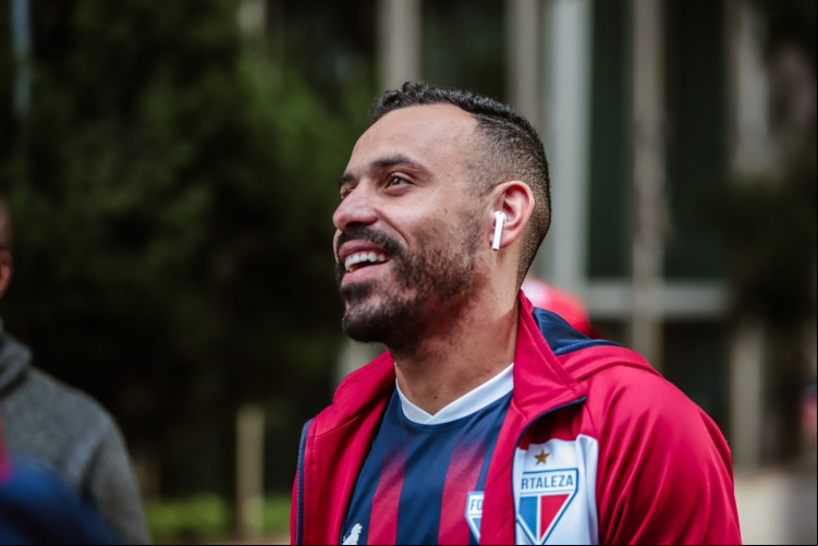 Atacante Moisés em saída do hotel para o jogo Palmeiras x Fortaleza, em São Paulo, pela Copa do Brasil 2023 Atacante Moisés em saída do hotel para o jogo Palmeiras x Fortaleza, em São Paulo, pela Copa do Brasil 2023
