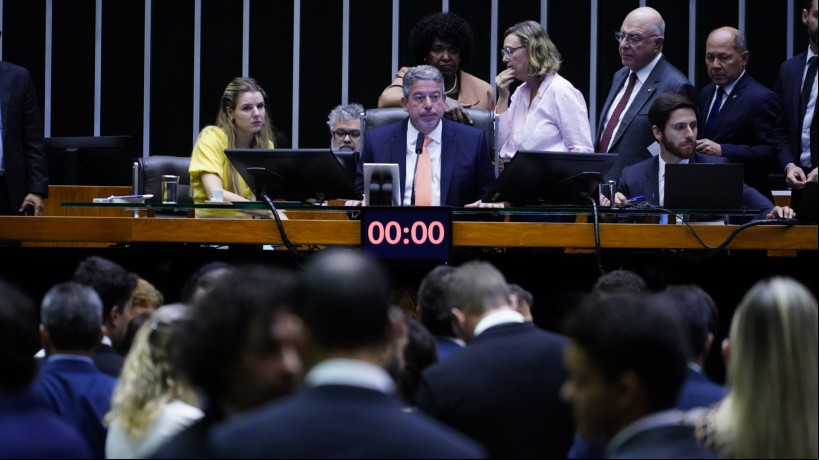 PROPOSTA defendida por setores ruralistas,
contou inclusive com votos de parlamentares da base