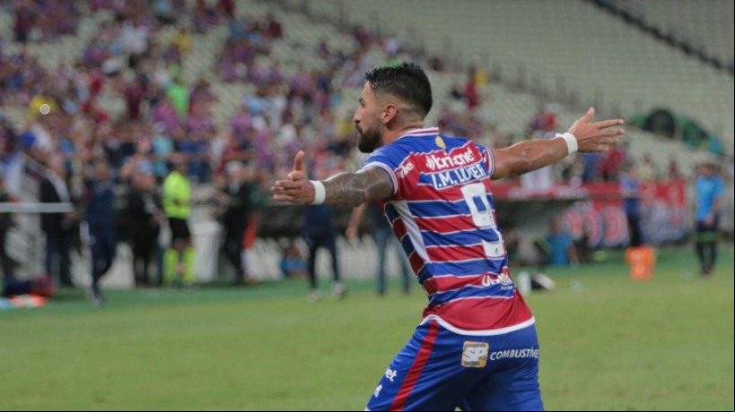Lucero comemora gol no jogo Fortaleza x Palmeiras, no Castelão, pela Copa do Brasil 2023