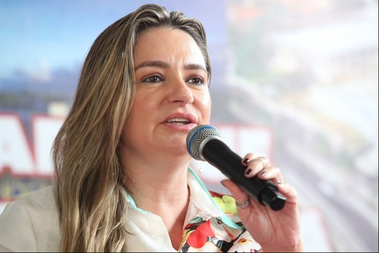 Augusta Brito, senadora em exercício Augusta Brito, senadora em exercício