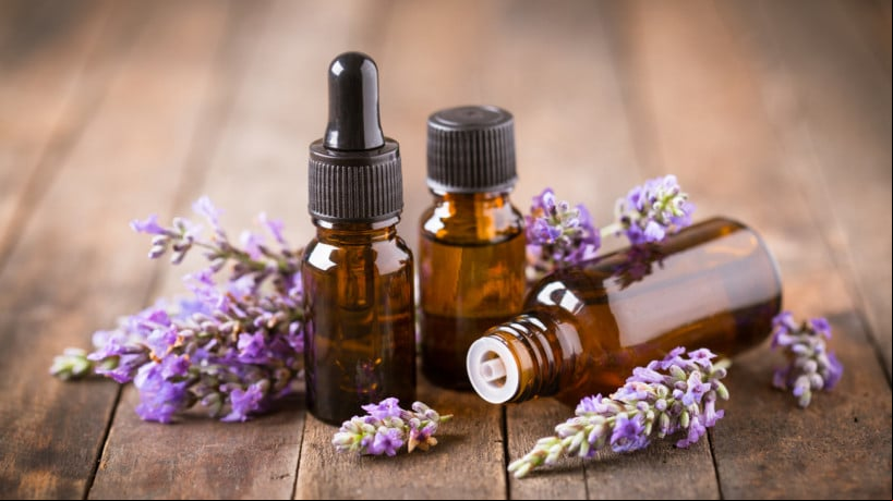 Aromaterapia promove o bem-estar do corpo e da mente (Imagem: pilipphoto | Shutterstock)