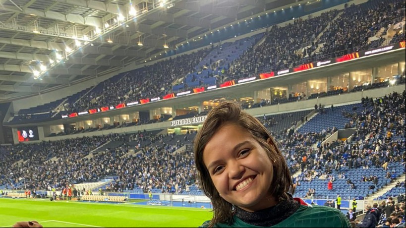 Giselly Barata, criadora do perfil Futecrônicas, é uma das participantes do concurso "Nossa Seleça"