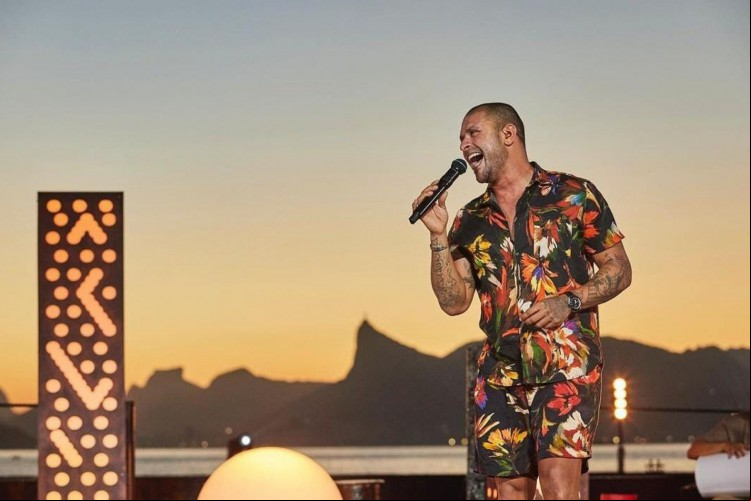 O cantor Diogo Nogueira se apresenta no Carnaval de Fortaleza