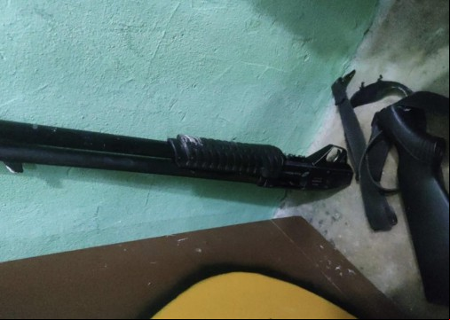 Armamento quebrado por internos durante motim Armamento quebrado por internos durante motim