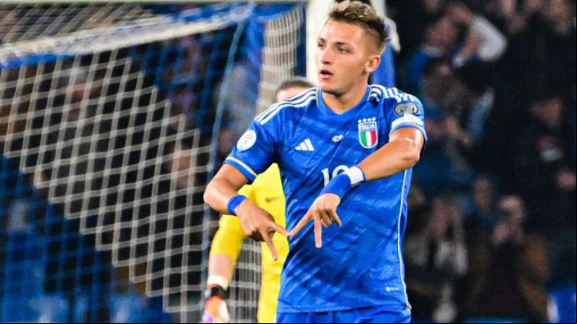 Argentino com cidadania italiana, o atacante Mateo Retegui, do Tigre, defende a seleção da Itália