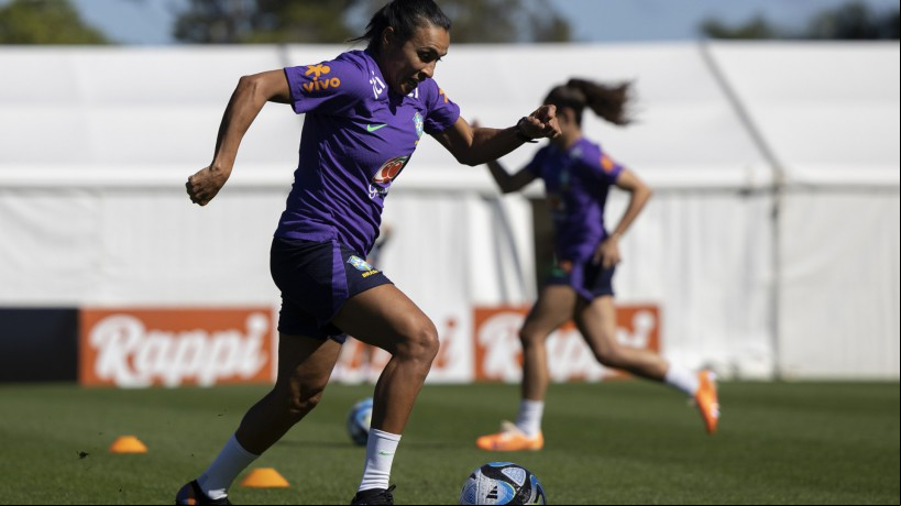 Marta treina na seleção brasileira para a Copa do Mundo Feminina