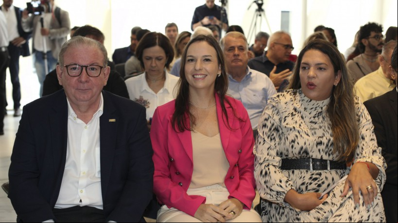 Lia de Freitas, primeira dama do Estado, participou de evento na Fiec que agraciou empresas cearenses com selo ESG