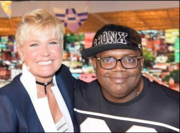 MC Marcinho e Xuxa após ele revelar que "Glamurosa" foi inspirada na rainha dos baixinhos MC Marcinho e Xuxa após ele revelar que "Glamurosa" foi inspirada na rainha dos baixinhos