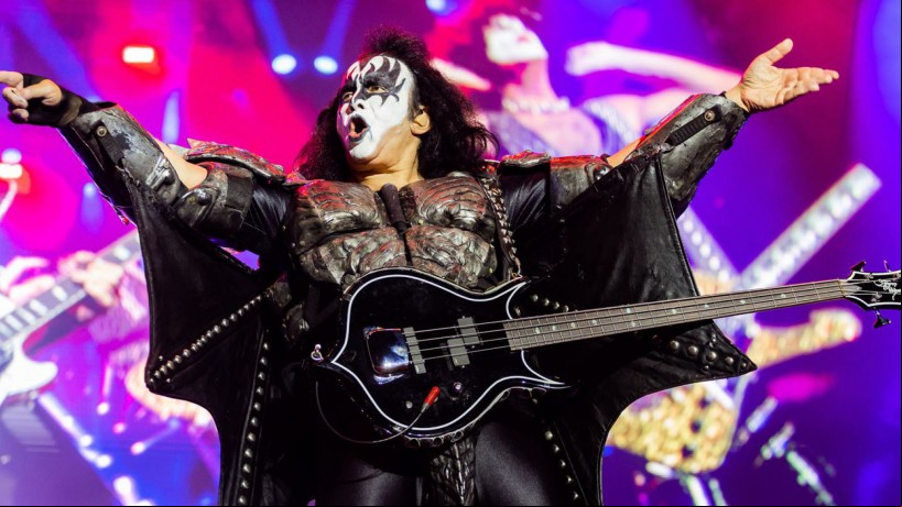Gene Simmons, vocalista da banda Kiss, falou sobre a necessidade de criar uma legislação para o 