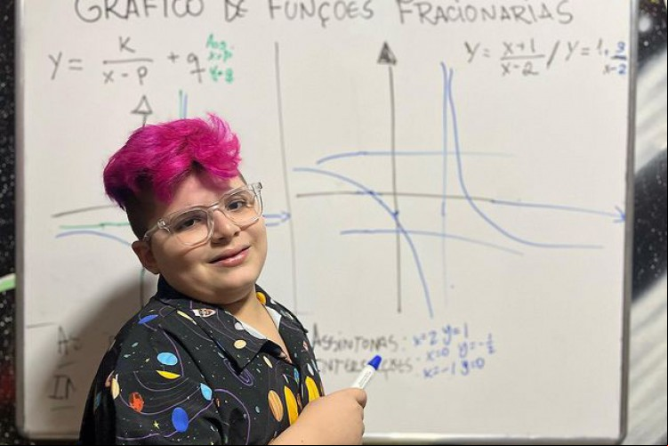 JP das Galáxias dando aula no Youtube JP das Galáxias dando aula no Youtube