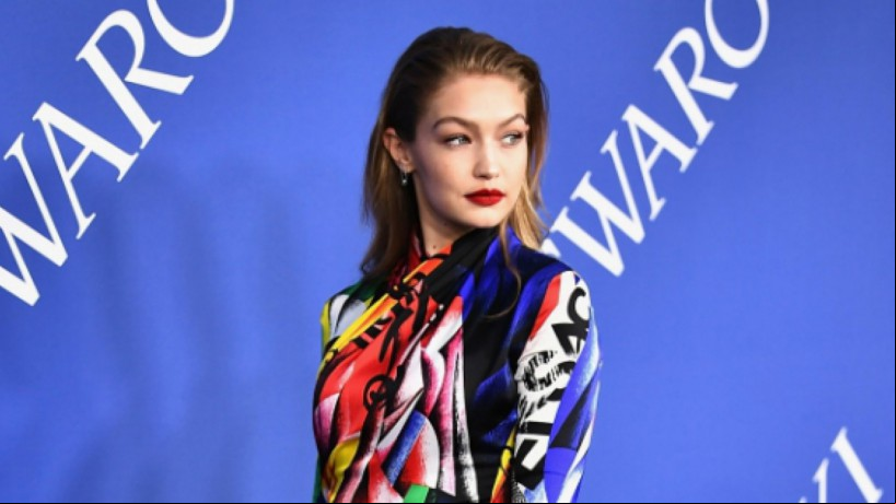 A modelo Gigi Hadid foi presa por porte de maconha nesta terça-feira, 18