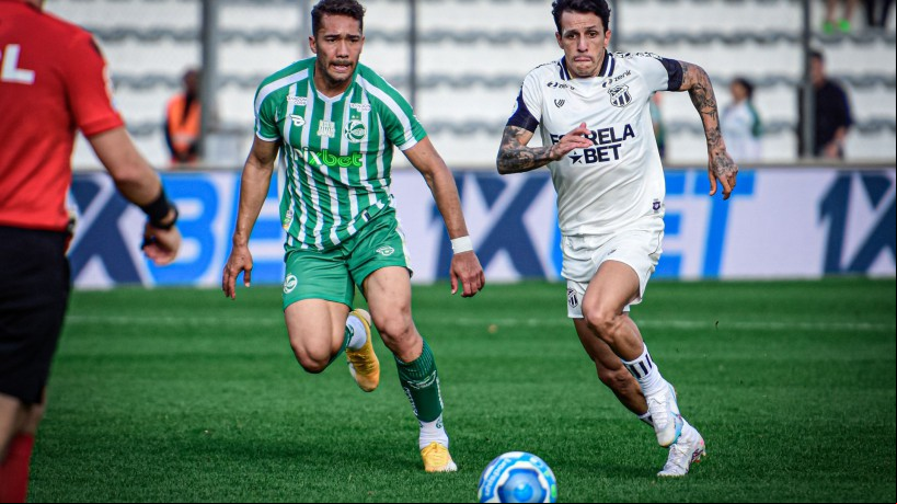 Jean Carlos, do Ceará, atuando contra o Juventude, pela Série B do Campeonato Brasileiro