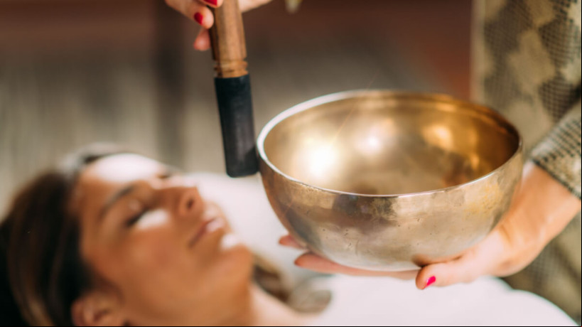 A terapia sonora proporciona autoconsciência (Imagem: Microgen | ShutterStock)