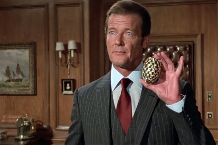 Roger Moore foi James Bond em sete filmes 007, de 1973 a 1985 Roger Moore foi James Bond em sete filmes 007, de 1973 a 1985