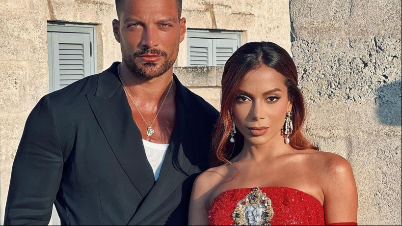 Simone Susinna, ator e ex-namorado de Anitta, foi questionado sobre usar a funkeira para "se promover"
