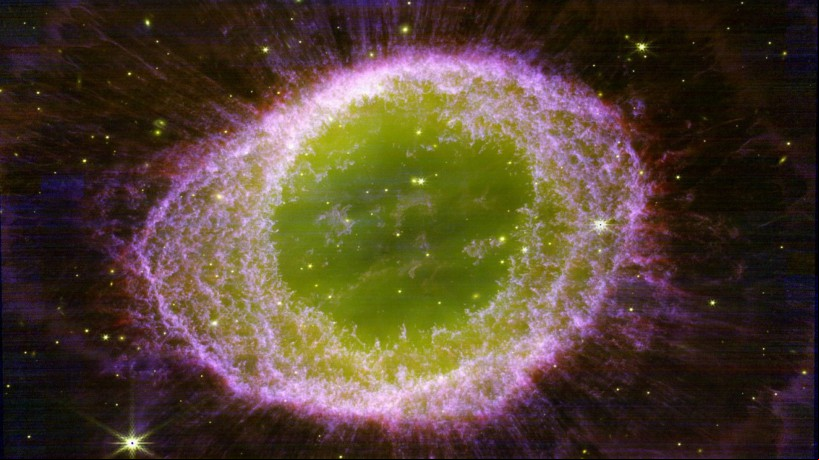 Telescópio James Webb capturou imagens da nebulosa do anel com maior nível de detalhes