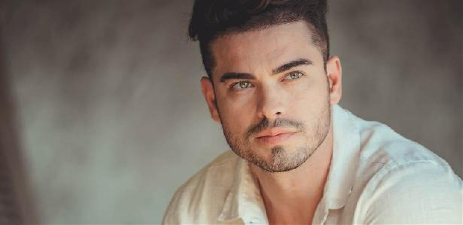 Ator Sidney Sampaio cai do quinto andar de um hotel no Rio de Janeiro