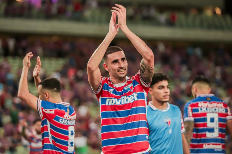 Atacante Thiago Galhardo no jogo Fortaleza x Athletico-PR, na Arena Castelão, pelo Campeonato Brasileiro Série A 2023