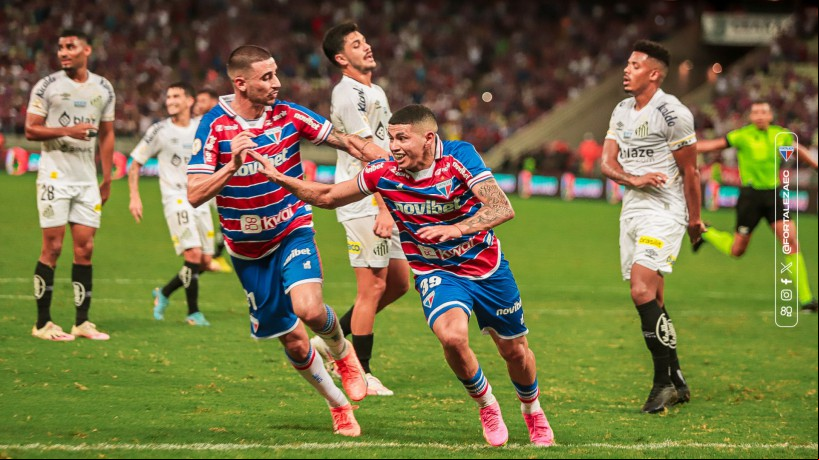 Imanol Machuca comemorando seu primeiro gol com a camisa do Fortaleza