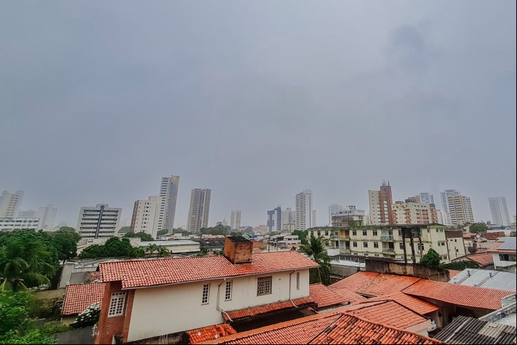 Áreas de instabilidades oriundas do Oceano Atlântico e Leste do Nordeste do Brasil, devido a tendência de aproximação da Zona de Convergência Intertropical (ZCIT), geram estas chuvas, segundo a Funceme