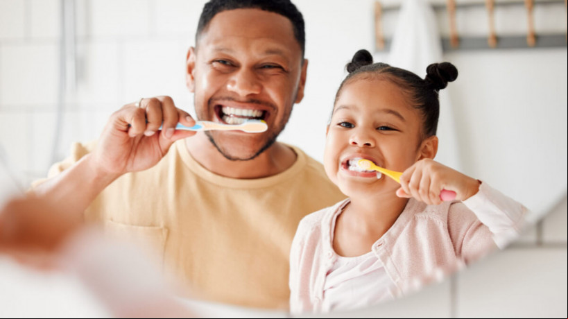Cuidar dos dentes é importante para garantir a saúde da boca (Imagem: PeopleImages.com - Yuri A | ShutterStock)