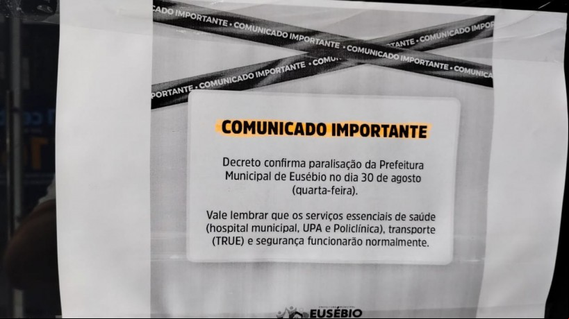 Na Secretaria de Finanças da Prefeitura de Eusébio, aviso sobre paralisação desta quarta-feira, 30 de agosto (30/08)