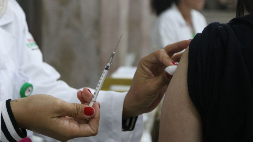 Ceará reforça ações de combate ao coronavírus; bivalente está entre imunizantes disponíveis em postos de saúde