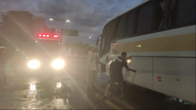 Ocorrência de incêndio de veículo em Sobral, na região norte do Ceará