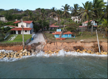 O MAR tem avançado na Praia da Peroba, no município de Icapuí, e em boa parte do litoral cearense
 