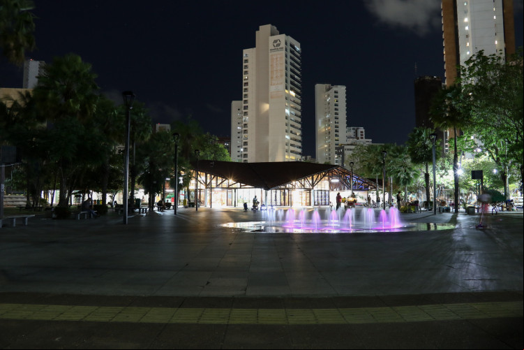 FORTALEZA, CEARÁ, BRASIL 03-10-2023: foto: Apagão na Praça Luíza Tavora. (Foto: Yuri Allen/Especial para O Povo)