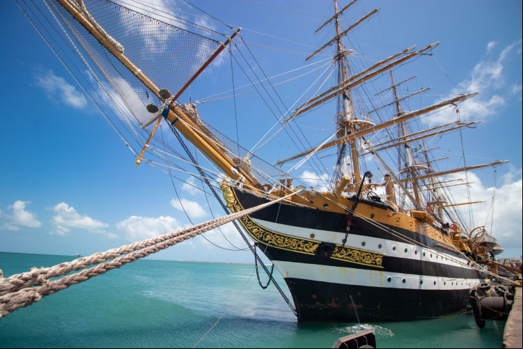 FORTALEZA, CEARÁ, BRASIL, 05-10-2023: Visita guiada no veleiro da Marinha Italiana Amerigo Vespucci no Píer 106 do Porto de Mucuripe. (Foto: Samuel Setubal/ O Povo)