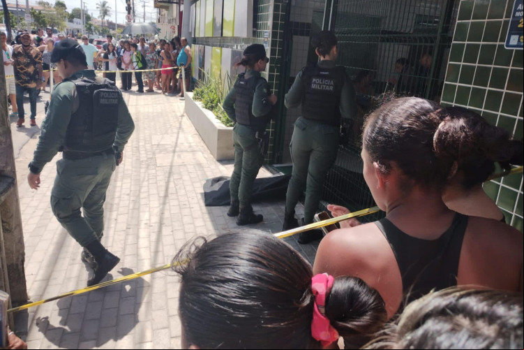 Crime ocorreu na entrada de uma escola particular no bairro Jacarecanga