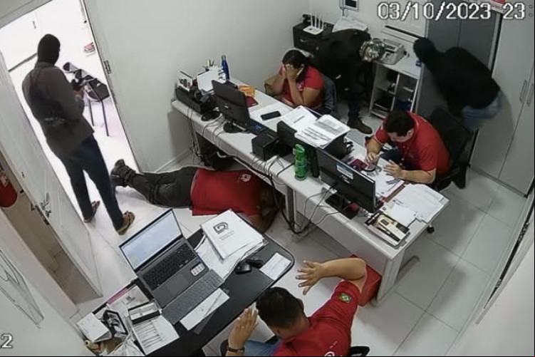 Roubo a distribuidora em Itaitinga